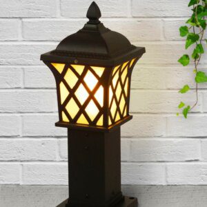 4013 Bollard With Gate Light