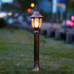 4015 Bollard With Gate Light